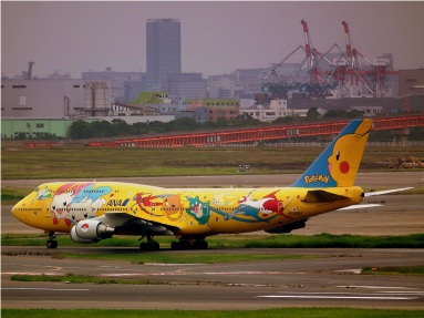 ALL_NIPPON_AIRWAYS_BOEING_747-400D_POKEMON_LIVERY_AT_TOKYO_HANEDA_AIRPORT_JUNE_2012_(7408105910)